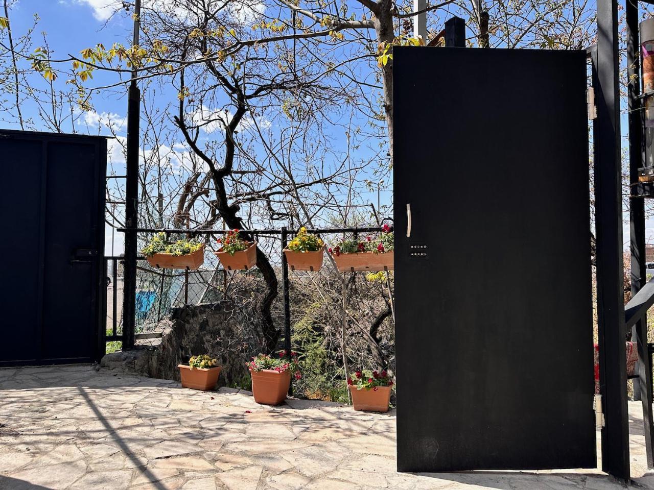 Cosy Studio With Beautiful Garden Erivan Dış mekan fotoğraf