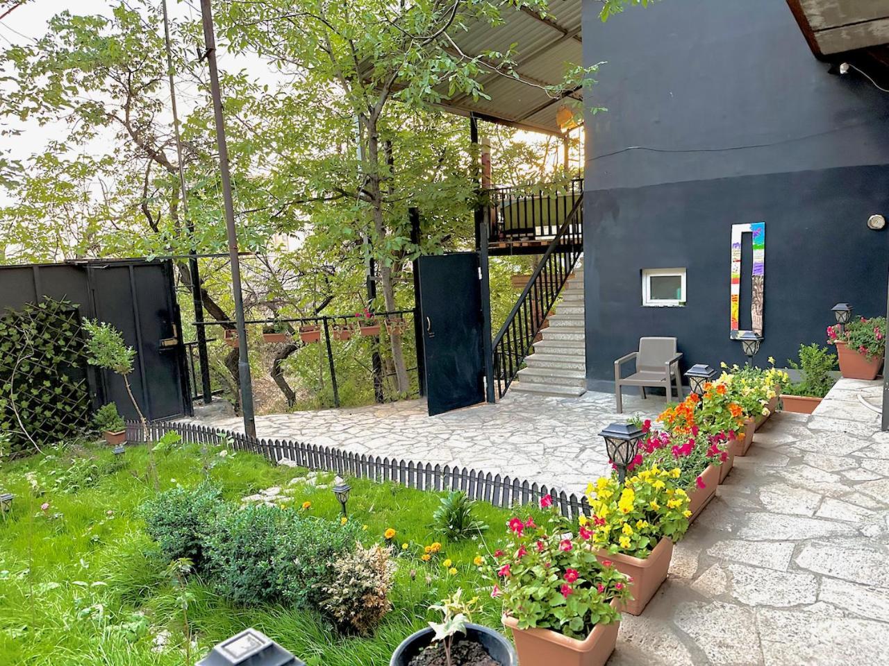 Cosy Studio With Beautiful Garden Erivan Dış mekan fotoğraf
